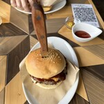 Y'z BURGER - ナイフで固定！