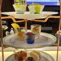 俺のフレンチ グランメゾン 大手町 - シャインマスカットのアフタヌーンティー