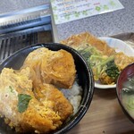 Kanai Tei - 食べるのが大変なので、ついてきた空のお皿に上の2枚を移した後