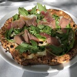 ラ・テラッツァ 芦ノ湖 - 生ハムとルッコラのチーズピザ