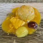 六角堂 - 季節のフルーツのフランベ、フルーツソース　アイスクリームと共に