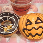 クリスピー・クリーム・ドーナツ - キャラメル ハロウィン ジャック、オレンジチョコスパイダー、アイスティー