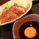 ２０１３年１０月２８日（オープン初日）のチキンカツの特製卵黄しょう油たれ定食（９５０円）