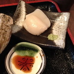 ２０１３年１０月２８日（オープン初日）の定食に付く刺身。この日は帆立