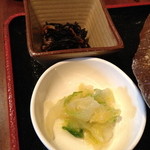 和食　貴山 - ２０１３年１０月２８日（オープン初日）の定食に付く小鉢と漬物