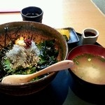 しらす屋ゆあさ湾 則種 - 生しらす丼セット