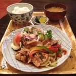 海山 - 古川の海山という食堂で「生姜焼き定食」840円です。
            メニューの豊富さが魅力！
            この値段でこの味は素晴らしい！