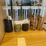 クルクルシナモン - 右端がセイロンシナモンスティック