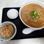 生駒軒 - 小チャーハンと味噌ラーメンセット