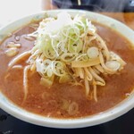 てりや - みそラーメン 700円
                                
                                赤味噌のコクと香りgood
                                塩みが弱いところがBerryGood
                                一般的には、きっと薄いって言われるかも知れません。
                                野菜の風味と甘みが感じられ、とても好みでおいしい。