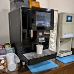 コンフォートホテル - 参考　夜，食後のフリーコーヒーを持って部屋にあがります。