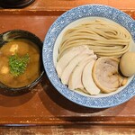 麺や而今 - 魚介鶏豚骨つけ麺(鶏むね&味玉トッピング)