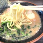 横浜家系らーめん 武術家 - 太麺です