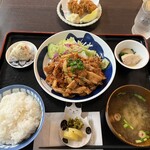猫丸食堂 - ★国産豚のキムチ炒め定食（¥1,100）
      　牡蠣フライ（二ケ）（¥350）