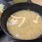 松屋 - 油揚げとワカメのお味噌汁…