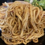 Mensa Kabamagari - ラー油の刺し込むような鋭い辛味を舌でビリビリと
                        堪能しつつ麺をいただきィ！