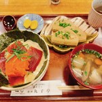 丸子亭 - まぐろ明太とろろ汁ピリ辛丼と黒はんぺん