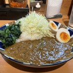 Gyuutan Kare Arata - 基本の牛タンカレーに、煮玉子、キャベツの千切り、ほうれん草ソテーの3種トッピングの図