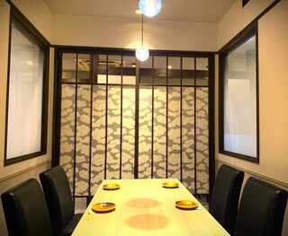 Shinagawa Hatake - 自慢の6名様テーブル個室です！元々4名様個室2席を改装し1空間にしました！
