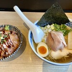 寿製麺よしかわ 坂戸店 - 煮干しそば白醤油とチャーシュー丼