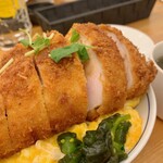 美食鳥本店 - ランチメニュー
            ・厚切りチキンカツ丼