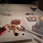 リストランテASO - テーブルのバランスはこんな感じのお一人様のテーブル