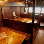 Taishuu Yakiniku Horumon Sakaba Toriton - 昭和レトロな寛ぎ空間で、旨い料理と酒を堪能。