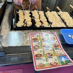 大阪やき三太 - 料理写真:焼いてます。