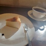 KUSA.喫茶 - ついケーキを頼んでしまいましたコーヒーと合いますねっ