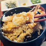 寺家乃鰻寮 - 海老天丼　箸アップ