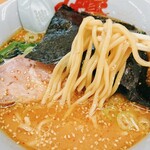 山岡家 - 食べ応えある太麺