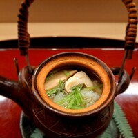 赤坂 菊乃井 - ⚫【椀物】「土瓶蒸し　鱧　松茸　三つ葉」