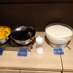 Comfort Hotel Ise - 水果、優格、牛奶