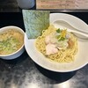 Tori Soba Ra-Men Tonari - 牡蠣と煮干しの白湯