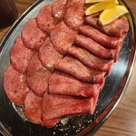 Tare Yakiniku Horumon Nikunabe Tamaya Nikuten - 上タン2人前