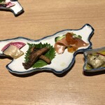 いかの墨 大宮店 - 新潟おばんざい盛合せ
                                　村上鮭の生ハム
                                　するめいかの肝味噌和え
                                　くじらの味噌漬け
                                　佐渡 牡蠣のオイル煮