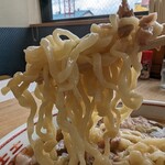 喜多方ラーメン 天高盛 - ちぢれ強め中太麺