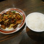 辣香坊 - 排骨[火悶]刀魚、白飯(中)