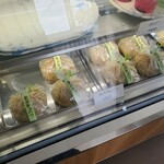 二葉屋 - ガラスケースのキャベツ達