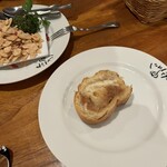 にんにくや - 黒にんにくとクリームチーズのトースト