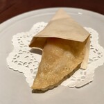 ARMONICO - モッツァレラ・チーズとモルタデッラのパンツェロッティ（揚げピザ）