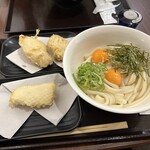 手打ちうどん 釜や - 釜玉うどん+鶏天+イカ天