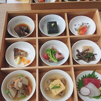 上越やすだ  銀座二丁目店 - 見た目も楽しい前菜