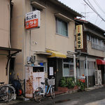 勝山協食 - 静かな住宅街というか学生のアパート街にお店はあります。