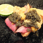 鳥茂 - 松茸サーロイン巻き、雲丹とキャビアを載せて