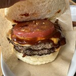 Y'z BURGER - 中身はトマトとチーズのみ！