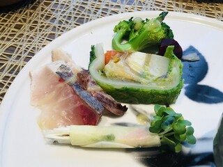 Kajuaru Furenchi Ami - 季節野菜のテリーヌ／カンパチのマリネ　サラダ仕立て