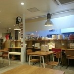 石窯ピザ&ダイニング LIBEROcafe - かわいい店内