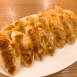 Gyouza No Tacchan - 餃子 一人前7個 327円(写真は2人前)