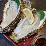 魚と旬菜と日本酒　炙りのどまん中 - 生牡蠣